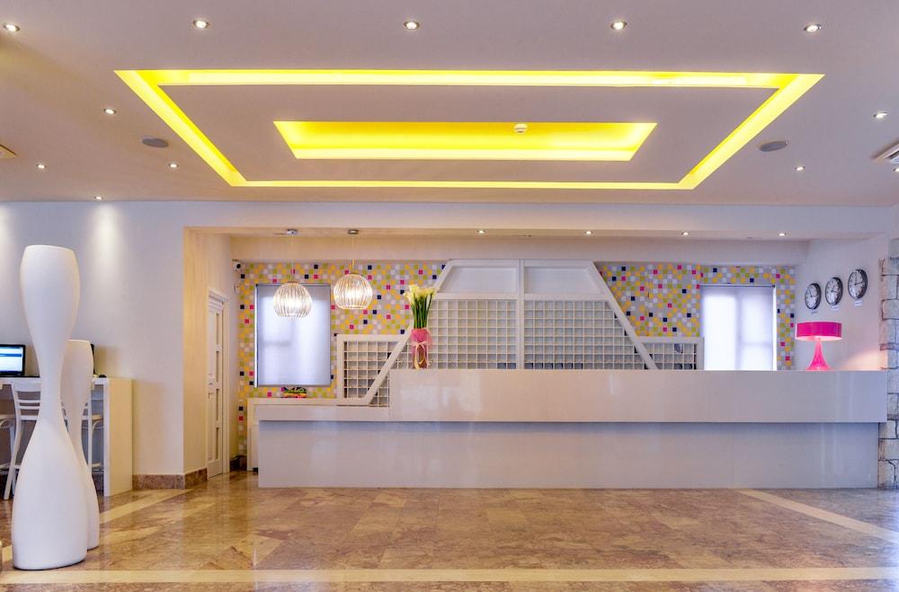 ذا فيليدج ريزورت آند ووتربارك - شامل جميع الخدمات منطقة الاستقبال