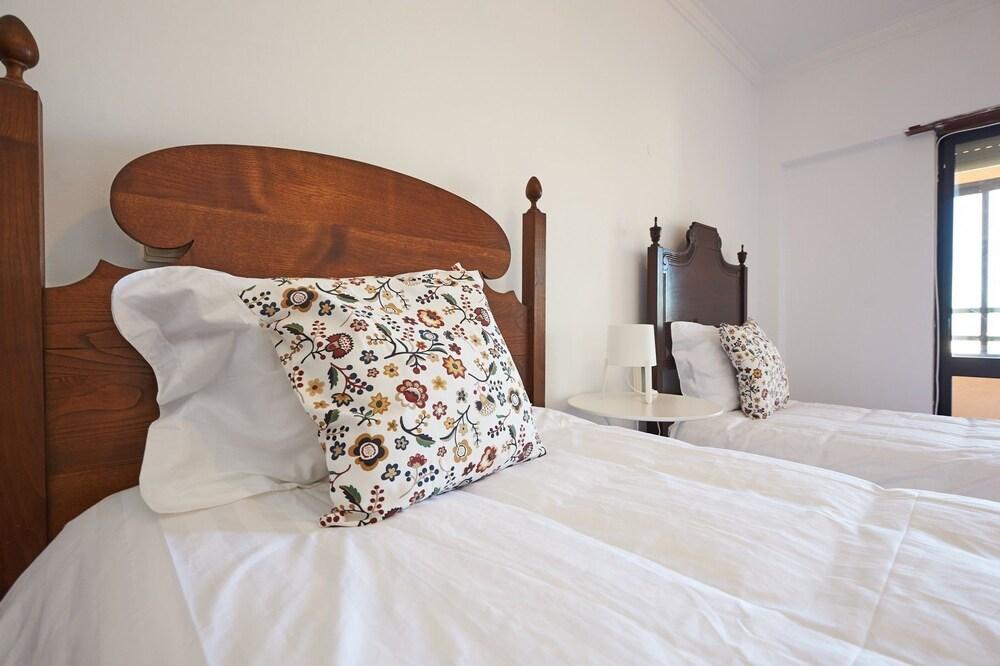 BeGuest Cascais View Room