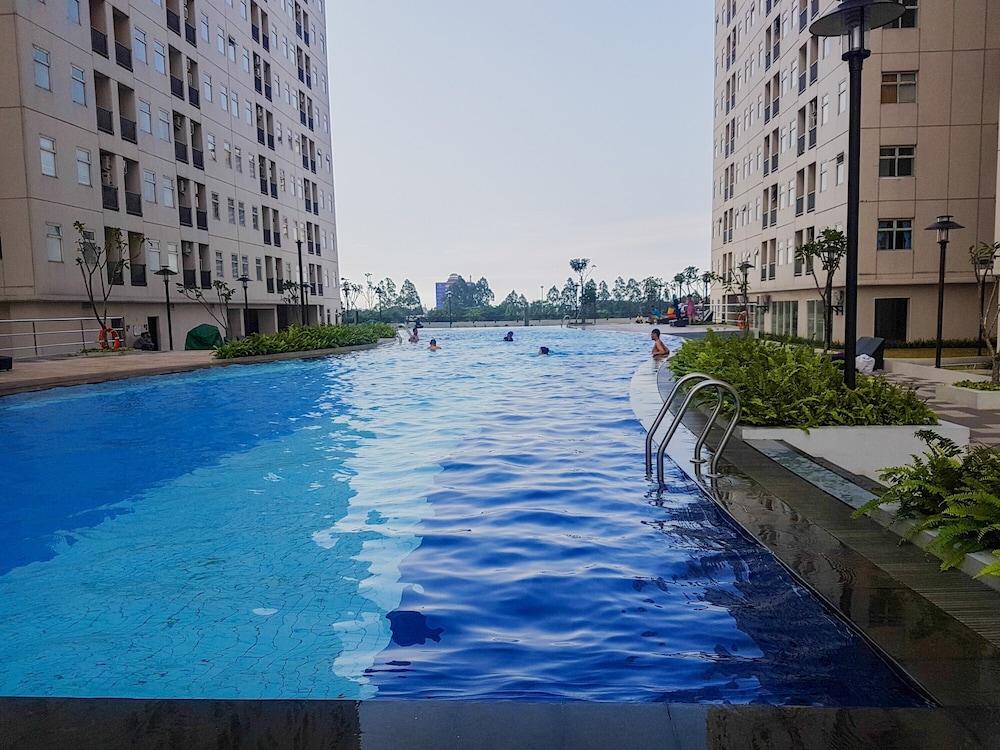 Relaxing and Tidy Studio Apartment at Ayodhya Residences Waterslide