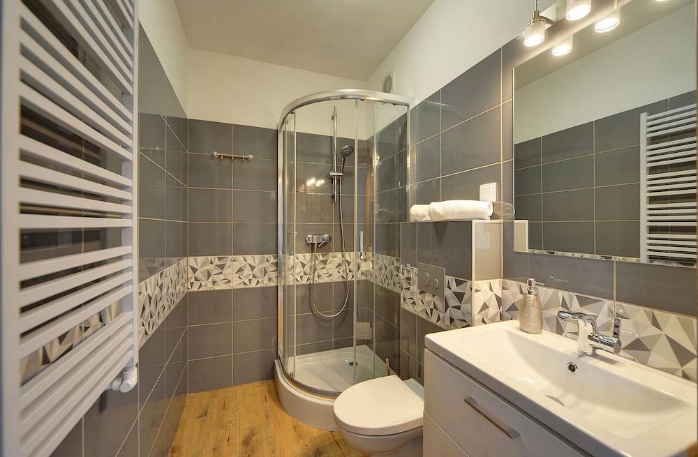 أبارتامنت إفري سكاي كاربيتش فيلتشا 3 إف حمام