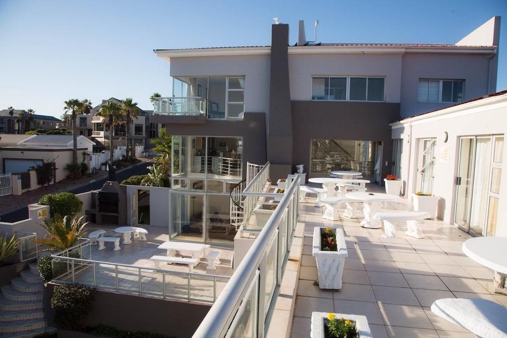 هينيك بوتيك جيست هاوس المنطقة الخارجية