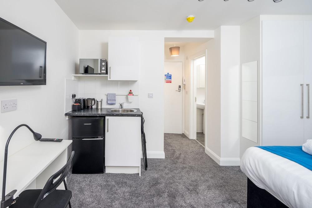 SAV Wembley Studios Room