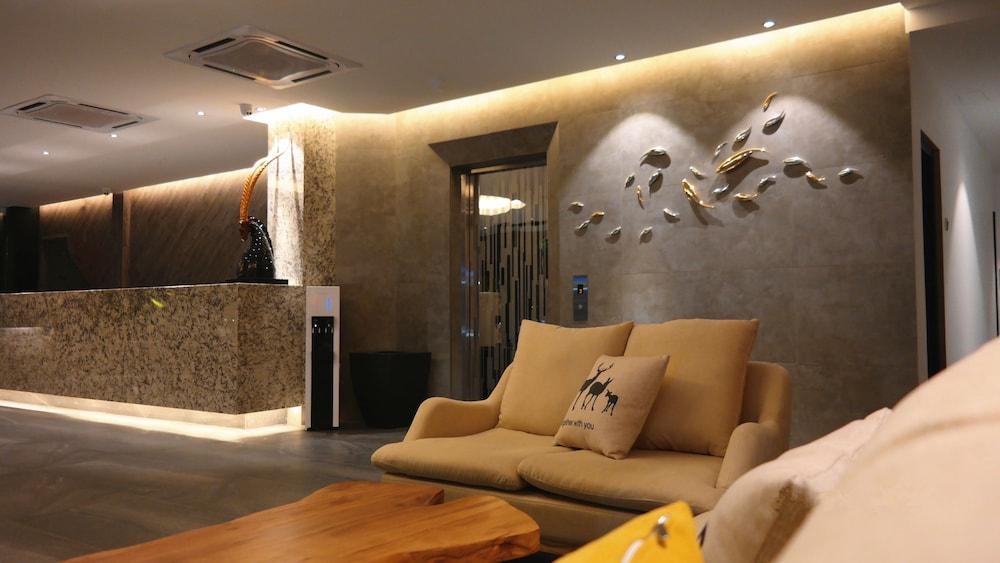 هوتل ليجند بوتيك منطقة الجلوس في الردهة