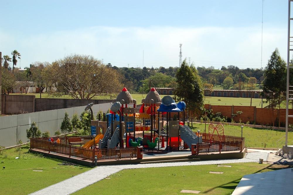 نوبايل هوتل كونفينشن في سيوداد ديل إيست تفاصيل الفندق من الخارج