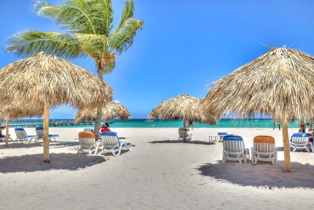 Lovely Apartment With Direct Pool Access Beach