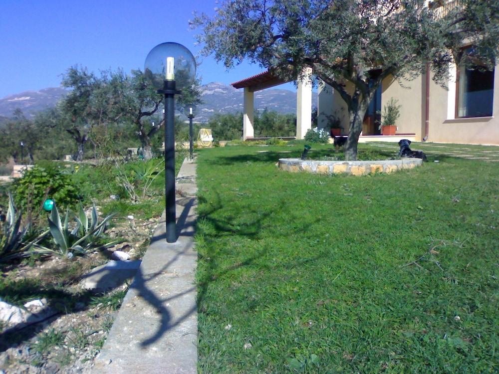 Le Foglie d'Argento Property Grounds
