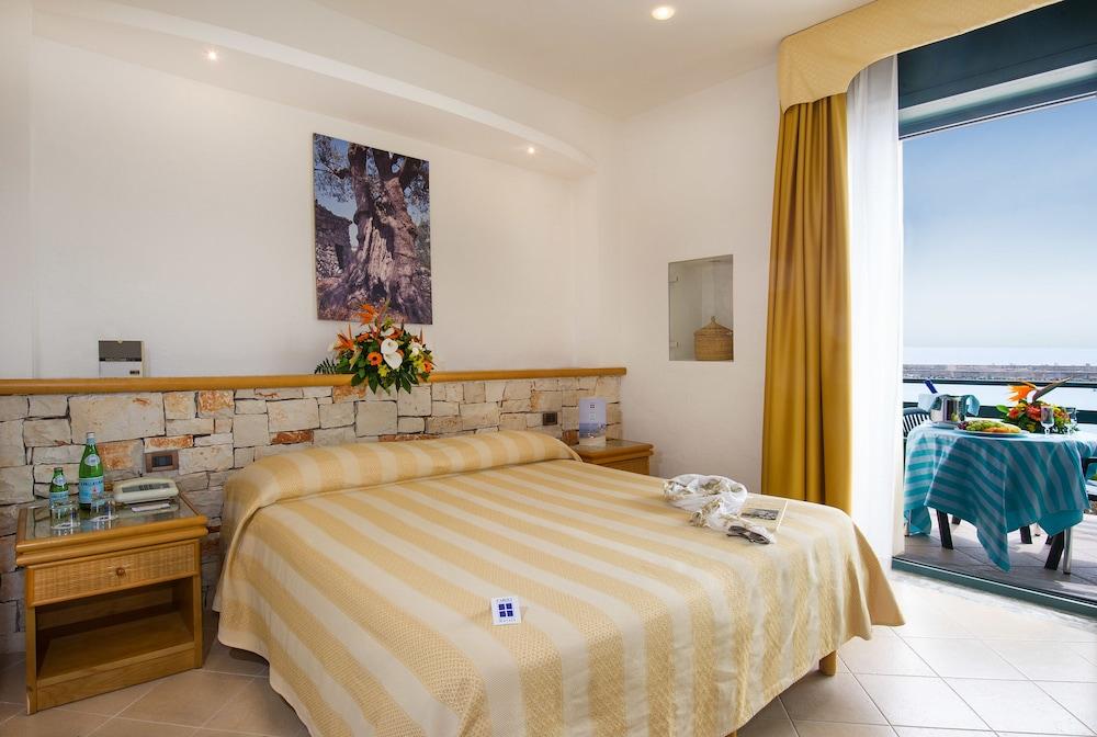 هوتل تيرمينال - كارولي هوتيلز