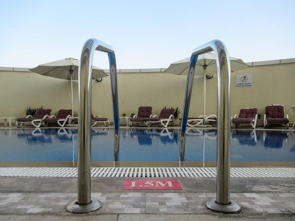 Stylish Studio Apartment in JLT With Lake Views! Waterslide