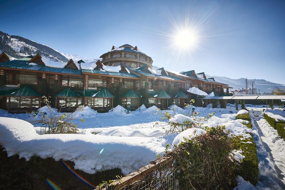 Club Mahindra White Meadows Manali Property Grounds