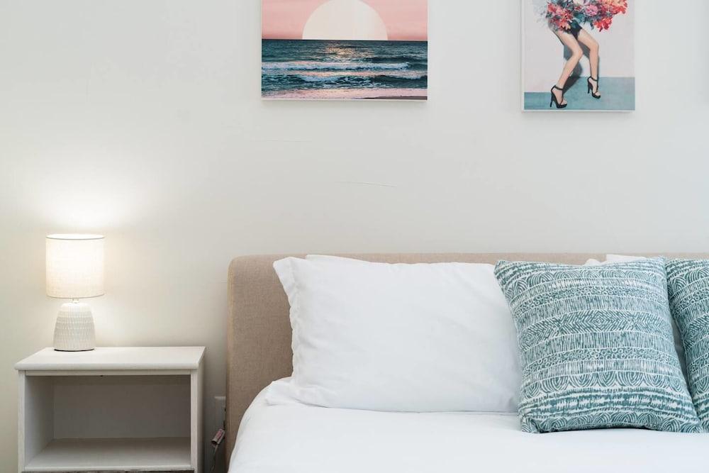 ريجال روف توب ريتريت رايز أبف ذا أورديناري غرفة