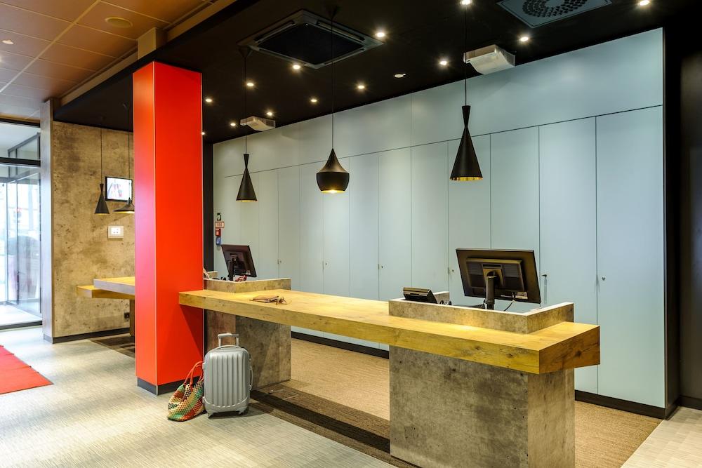 ibis Berlin Hauptbahnhof Reception