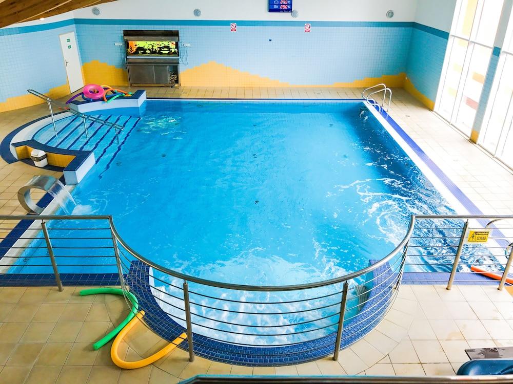 دي دبليو ألباتروس ميديكال سبا حمام سباحة مغطى