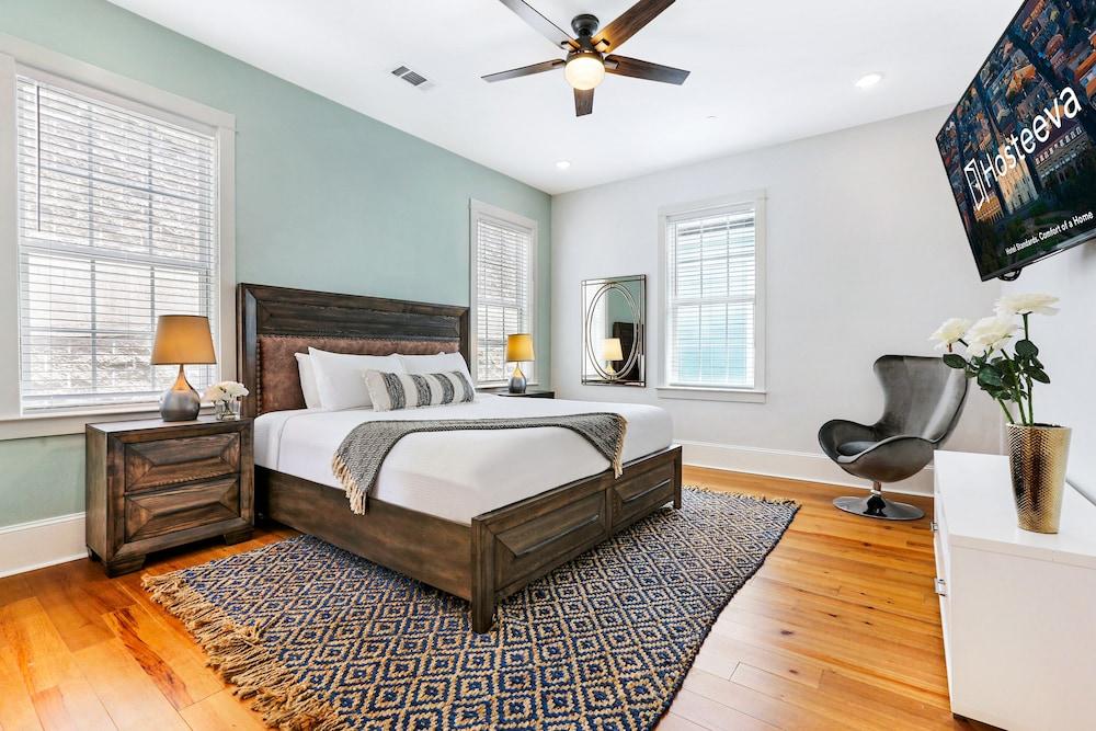 Amazing 4BR w Balcony by Hosteeva Featured Image