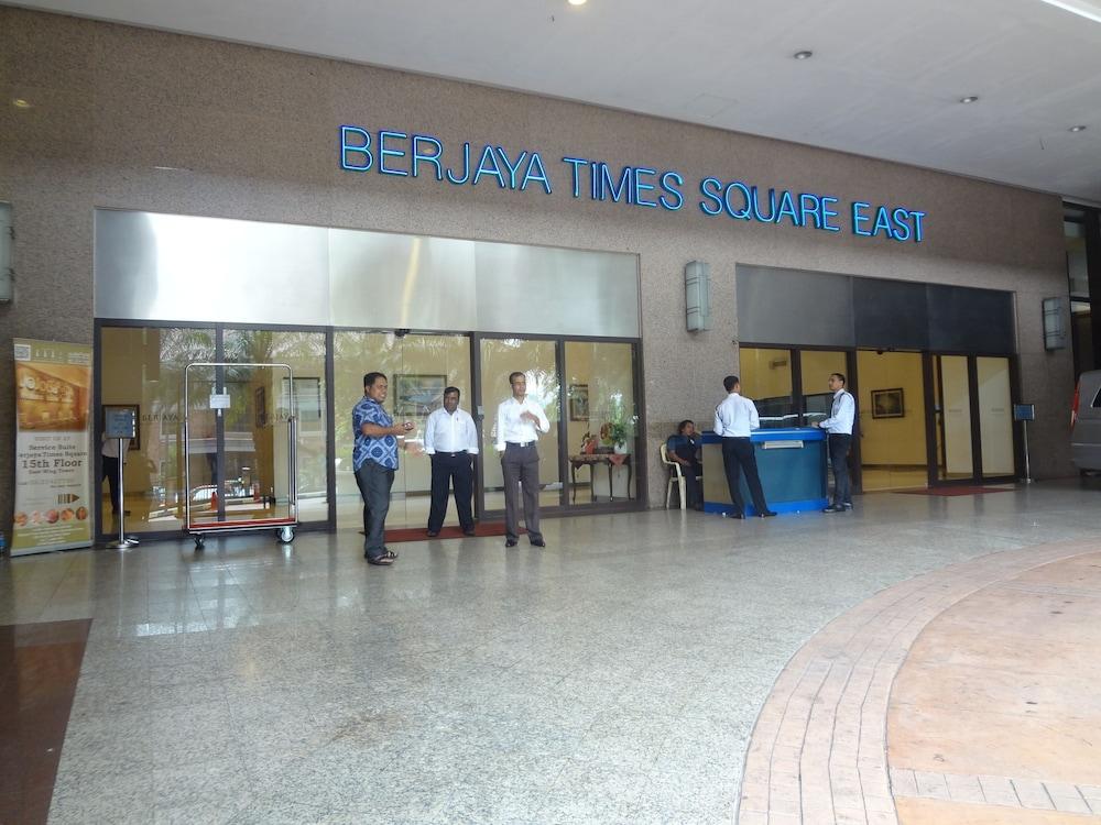 Good Service Suite at Times Square Interior Entrance