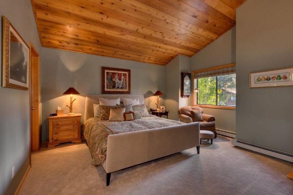 Artist's Haven at Dollar Point by Tahoe Mountain Properties Room