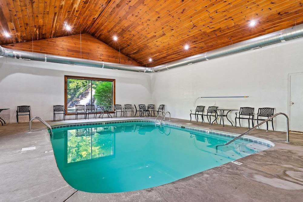 بير فيستا ريتريت دوي هوتوب بول فيو حمام سباحة مغطى