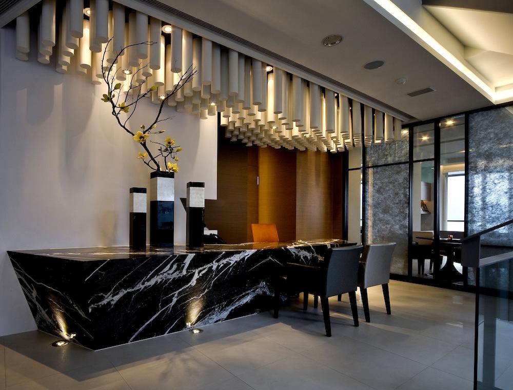 سبا هوم صن مون ليك لاكشري ليك سايد هوتل منطقة الاستقبال