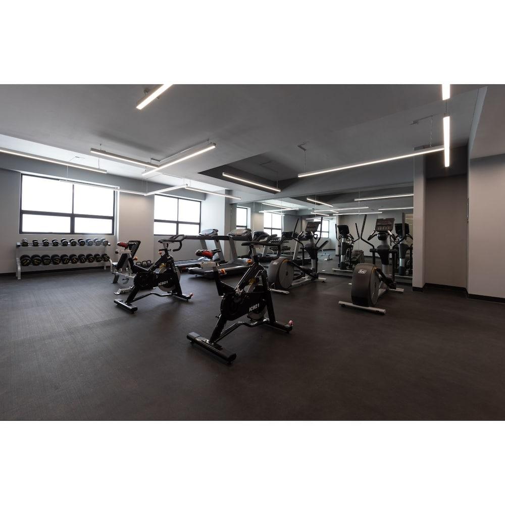 ديستينيشن روما نورتي إنفينيتي بول روف توب مرفق اللياقة البدنية