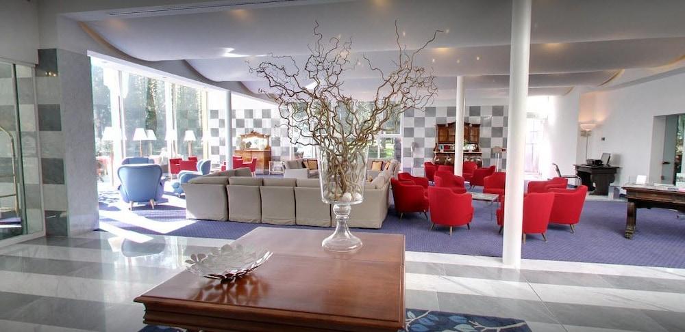 هوتل ديل روز تيرم آند ويلنيس سبا منطقة الانتظار في الردهة