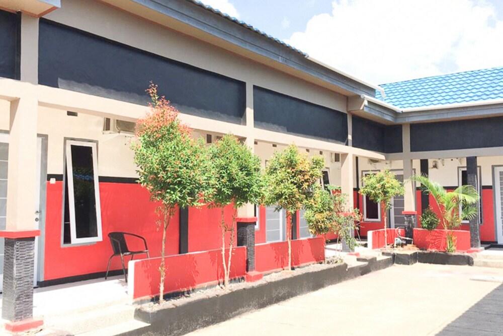 RedDoorz @ Simpang Lima Jupiter Exterior