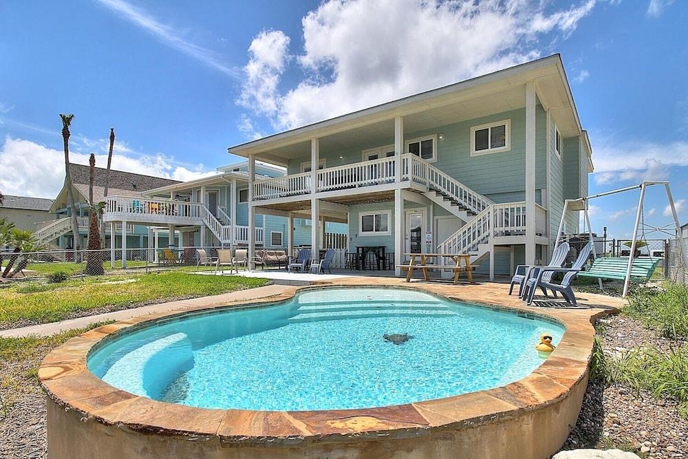 Baydreamer Vacation Home With Private Pool by Redawning Featured Image