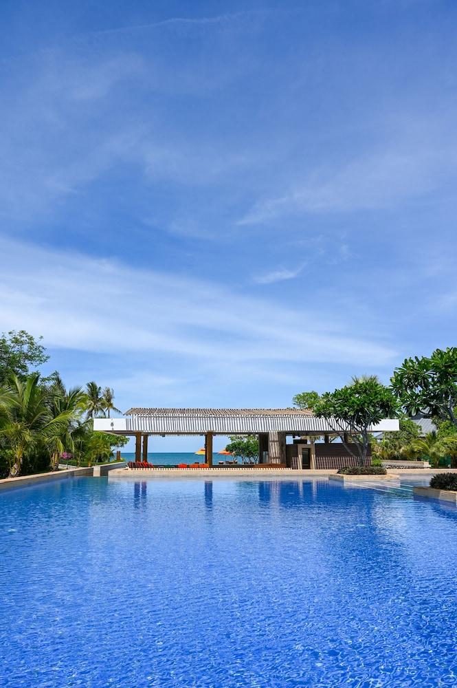 Sirarun Resort Exterior
