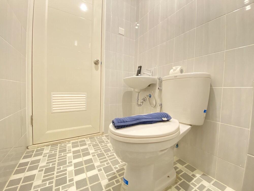 سيمبلي ستوديو روم سيمي أبارتمنت آت ذا لودج باسكال نير بينس يونيفيرسيتي حمام