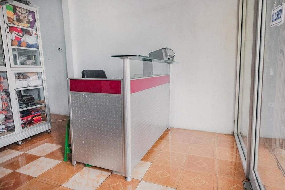 ريد دورز ساريا نير ستاديون مولانا يوسوف منطقة الاستقبال