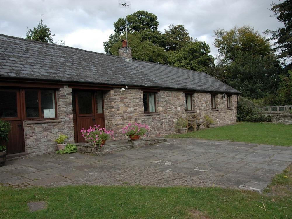 Cottage With Folding-doors in a Calm Environment Surrounded by Farming Fields Exterior