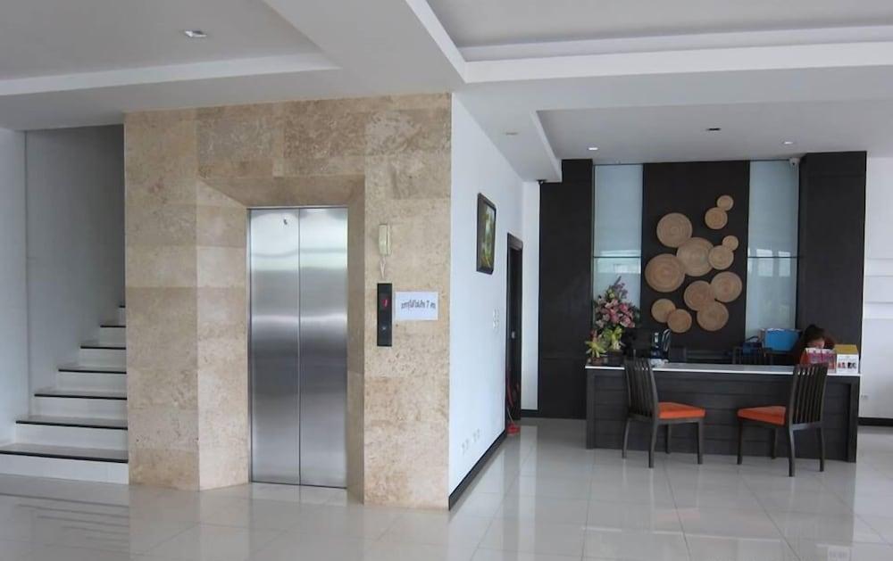 ذا وايت بيرل هوتل الردهة