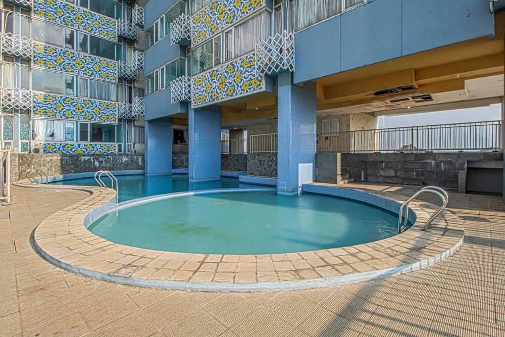 Sultan Premiere Sagara Outdoor Pool