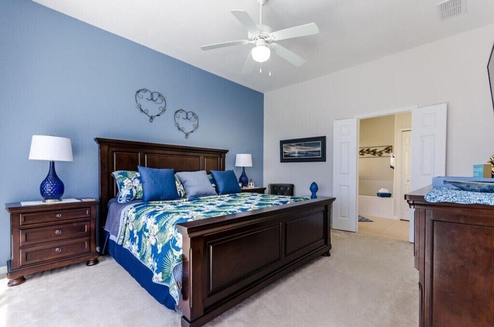 Adulusiia Loop Villa Mabella Room