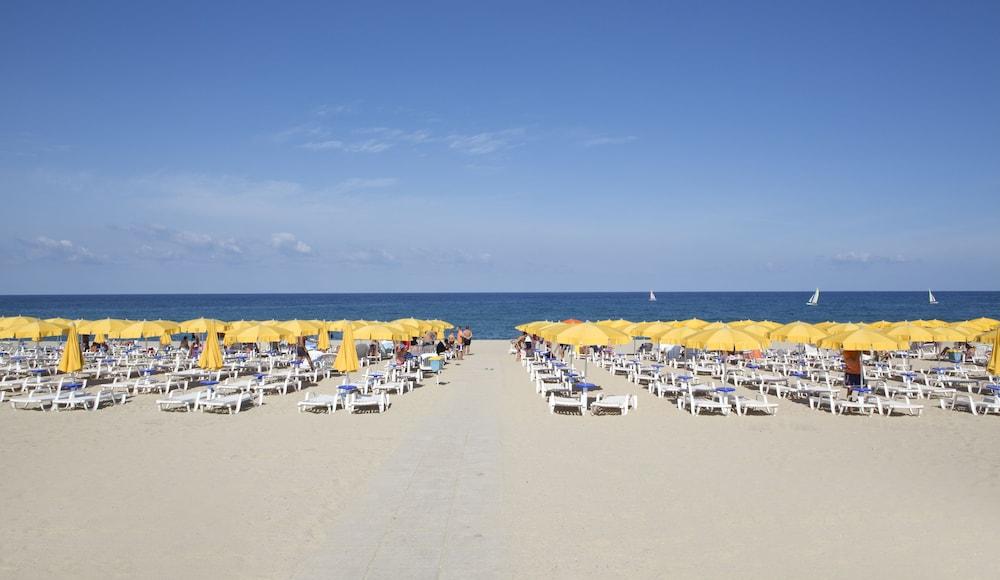 إي آكا إيري بيتزو كالابرو ريزورت