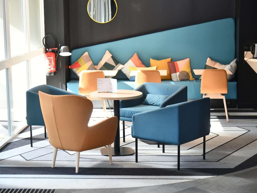 ibis Styles Avignon Sud Lobby Sitting Area
