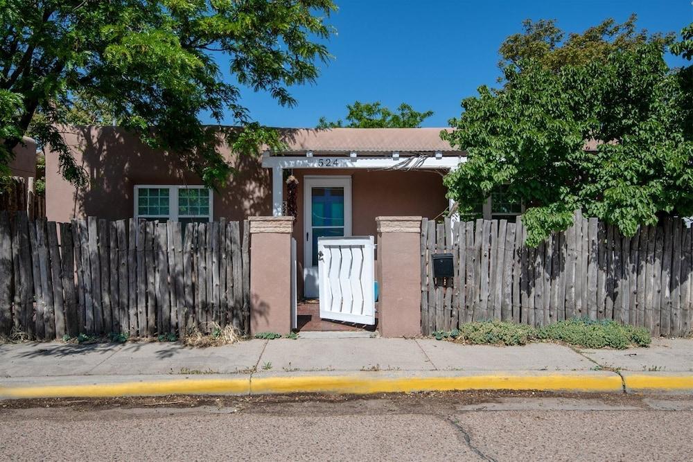 كازا لولا - غورجس لايت فيلد هوم، ووك تو ذا بلازا آند ذا رايليارد المنطقة الخارجية