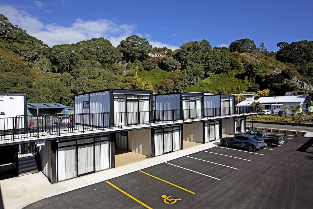 The Com Plex Motel Exterior