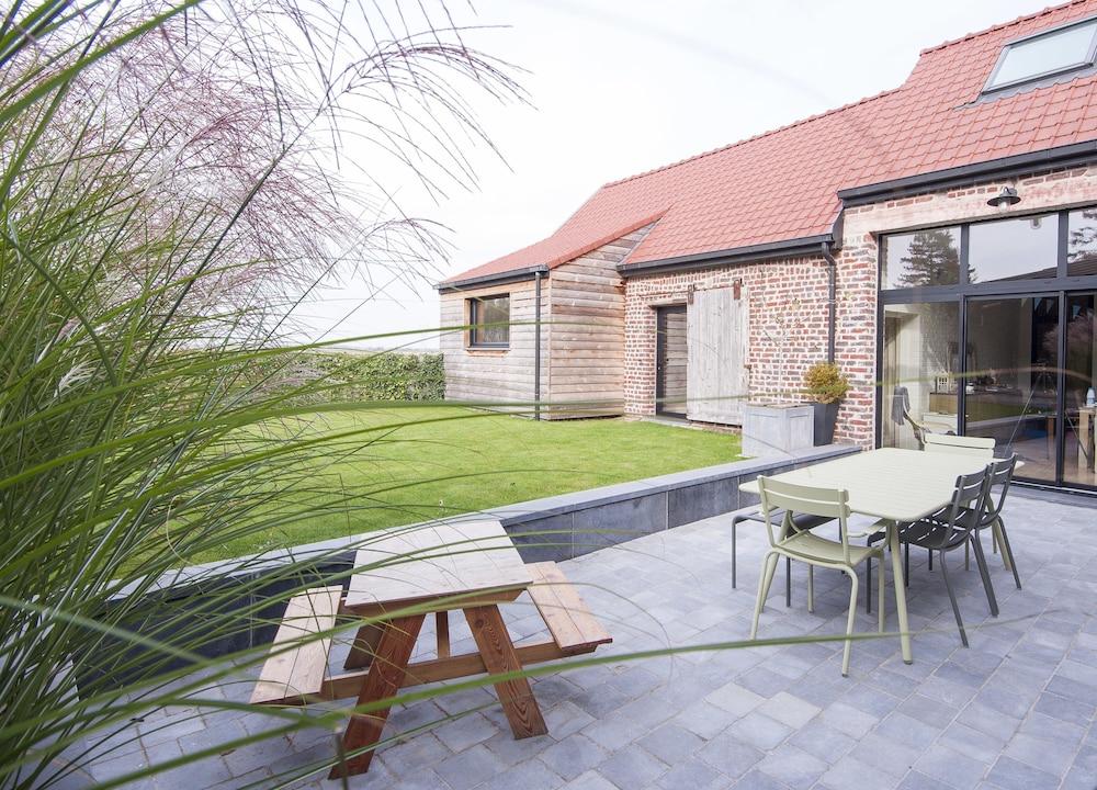 لو باف دو لا كروا بلونش المنطقة المحيطة بالمنشأة