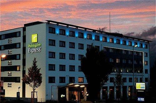 هوليداي إن إكسبريس شتوتجارت إيربورت أخرى