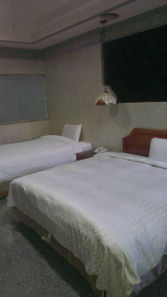 Dong Shi Garden Motel Room