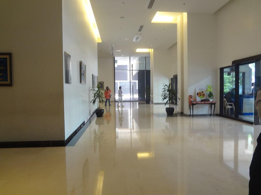 Good Service Suite at Times Square Lobby