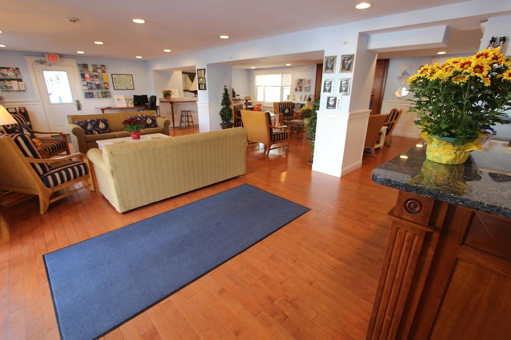 إيدجووتر بيتش ريزورت، إيه في آر آي ريزورت الردهة