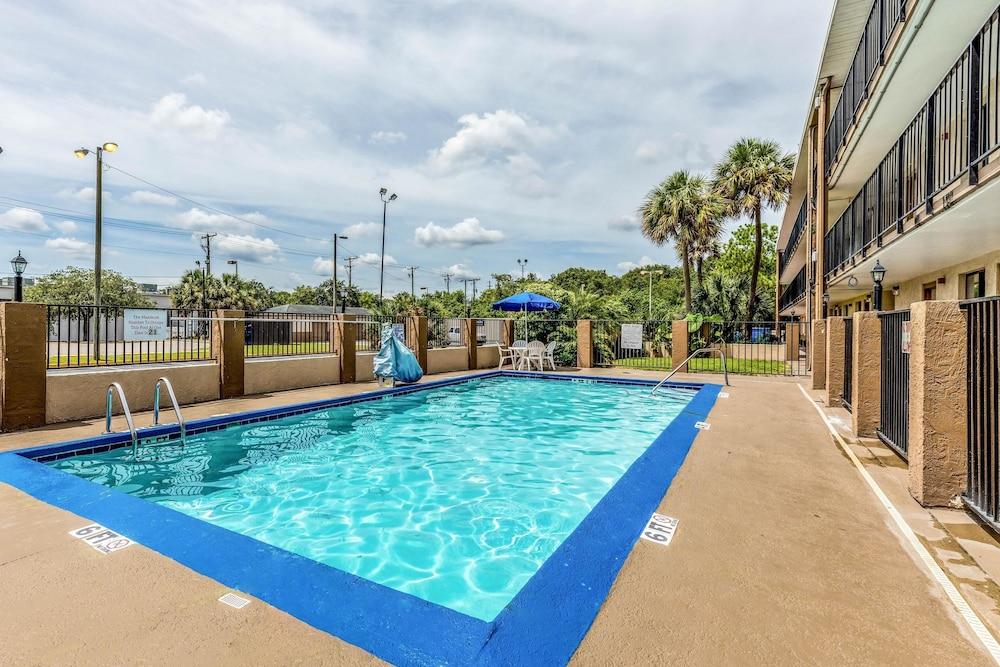 رودواي إن فيرجراوندز - كازينو