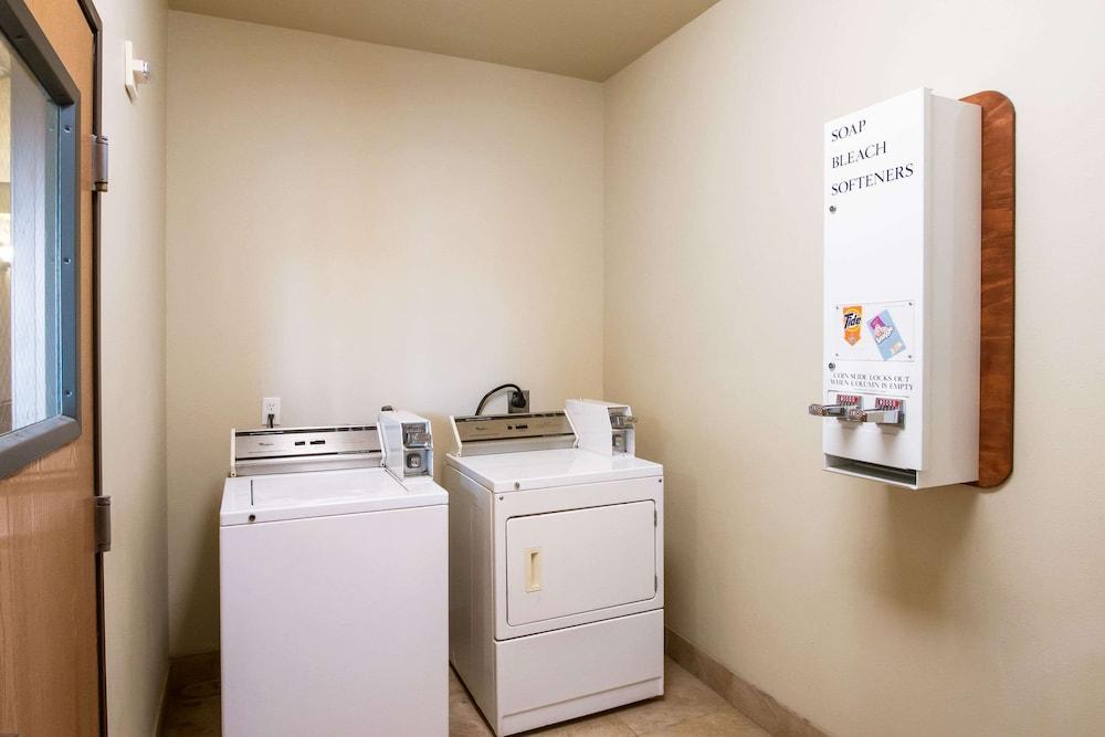 إيكونو لودج إن آند سويتس بريدج بورت قاعة الاستقبال