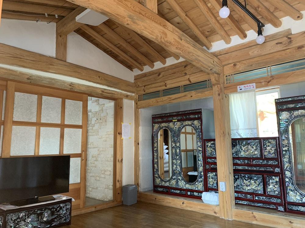 Jeonju Hanok Demisaem 1937 Interior Detail