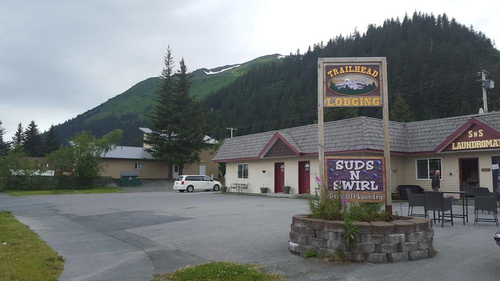Trailhead Lodging Featured Image