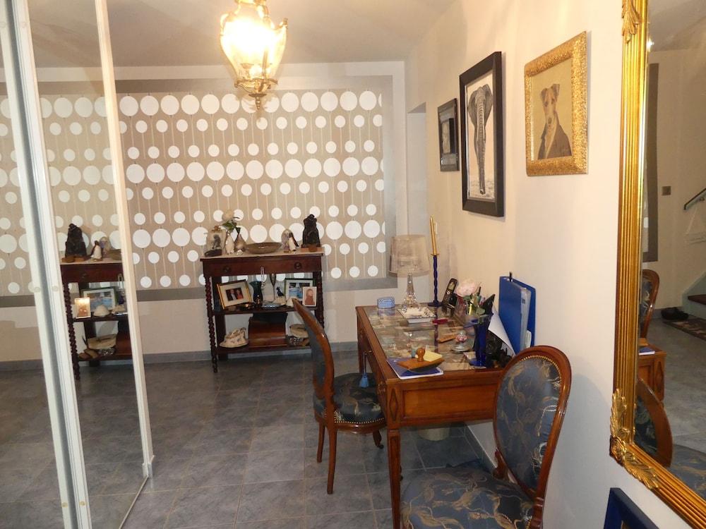 شامبر دوت بلانش بيير بد آند بريكفاست منطقة الاستقبال