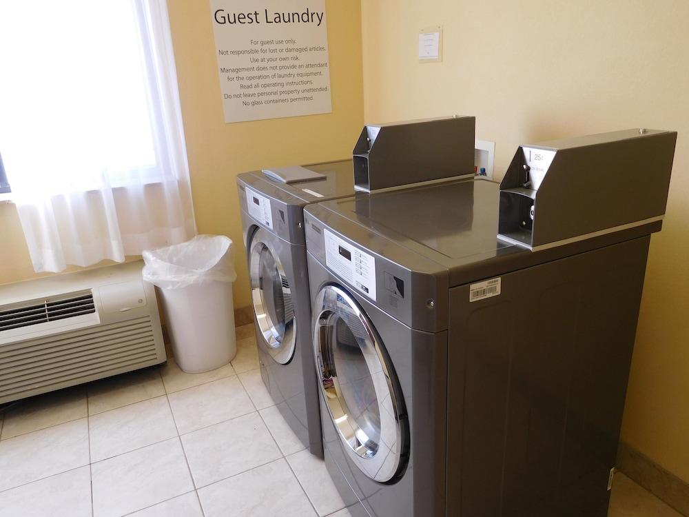 هوليداي إن إكسبرس آند سويتس بونكا سيتي باي آيتش جي داخلي