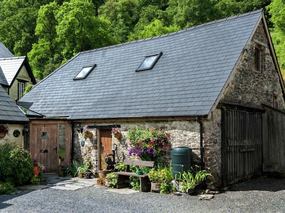 Cozy Holiday Home in South Wales With Patio