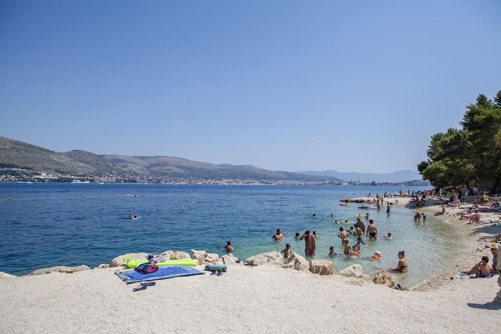 A1 - apt w. Terrace, Just 3 min Walk to the Beach Beach