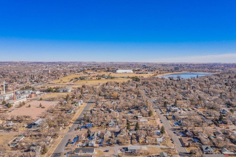 3BR MTN Viewsdowntownnext to Lake, Parks, More Aerial View